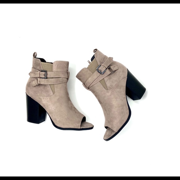 Francesca's Collections Shoes - NWT Francesca’s London Rag Peep Toe Booties 7.5